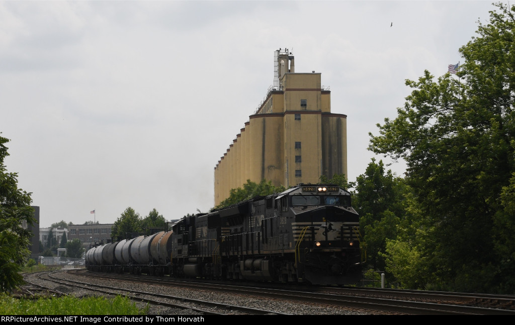 NS 3628 leads a 6K4 east past the former Hershey chocolate silos